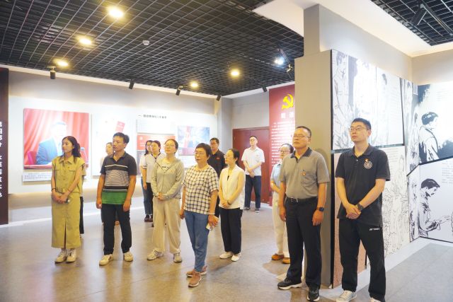 7 參觀紀念館.jpg